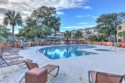 Only four short blocks to the ocean outdoor pool hot tub grilling picnic tables myrtle Beach